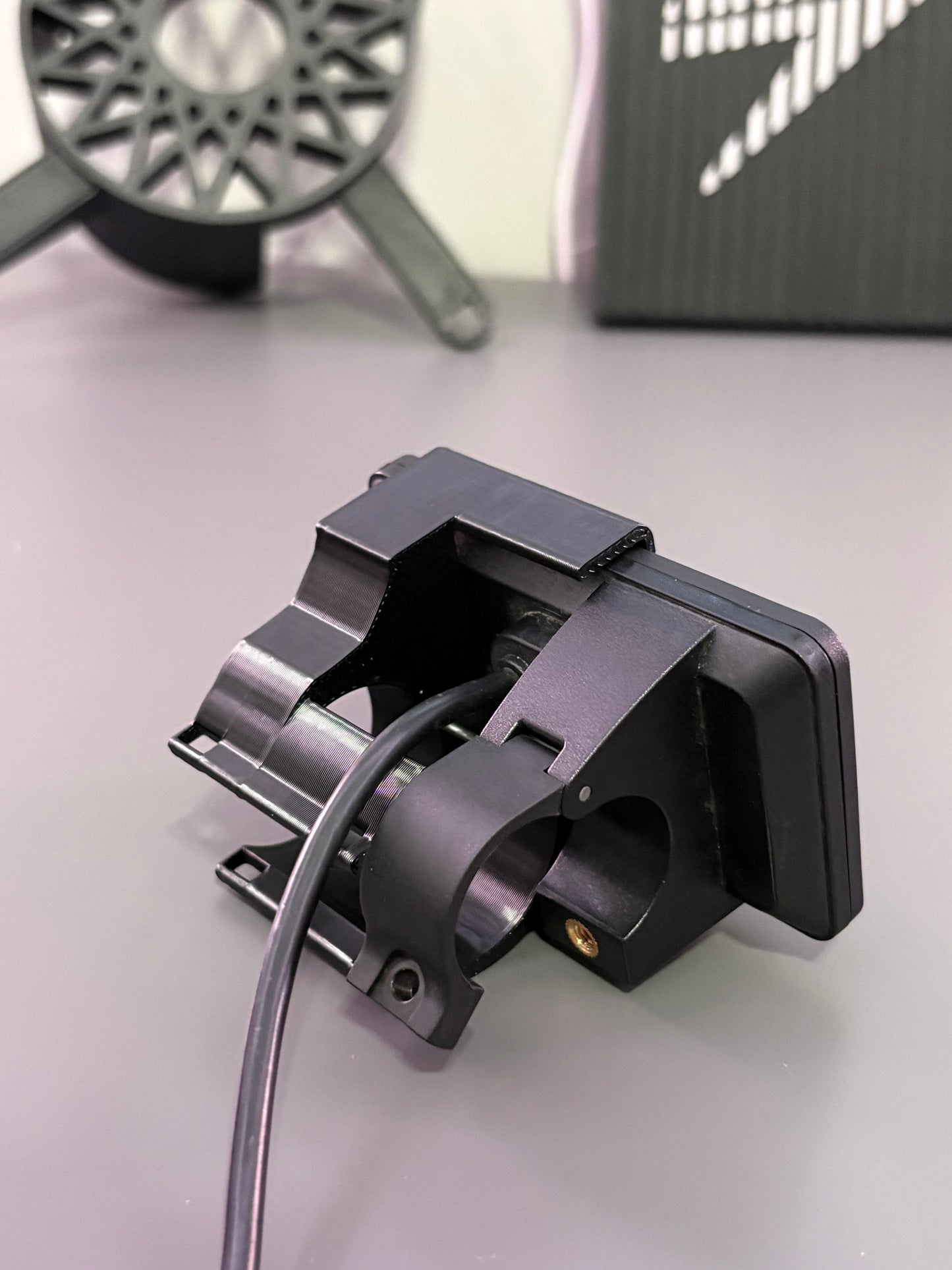 Yozma IN10 middle mount for screen